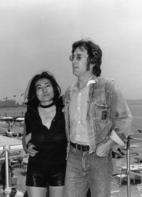 Джон Леннон со своей второй женой Йоко Оно