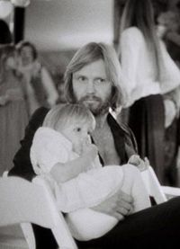 Джон Войт в молодости с дочерью