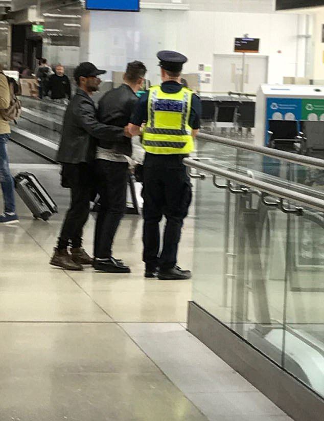 Джонатан Риз Майерс в аэропорту в состоянии сильного алкогольного опьянения