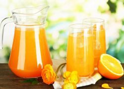 Domowej lemoniady z mrożonych pomarańczy