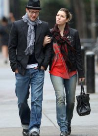 Justin Timberlake in Jessica Biel na sprehodu