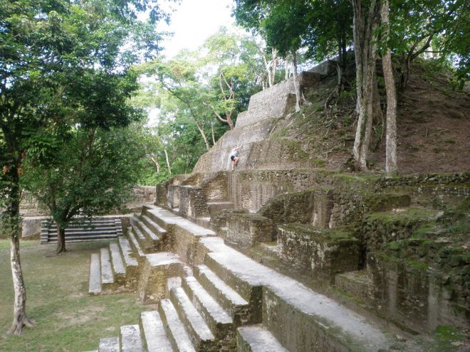 Дворцовый комплекс майа Кахаль-Печ