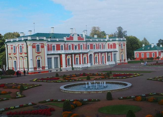 Дворец в парке Кардиорг