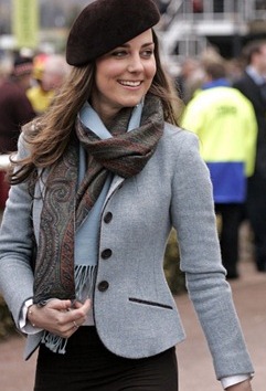Kate Middleton stroje 7