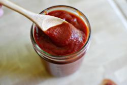 domácí kečup z rajčatové pasty