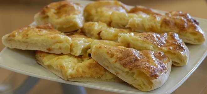 khachapuri s kravljem sirom