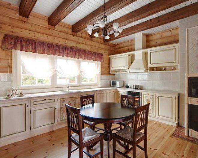 отделка потолка кухни в деревянном доме