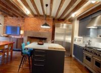 design kuchyně v dřevěném domě 13