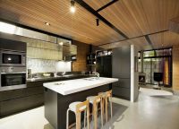 oblikovanje kuhinje v leseni hiši 14