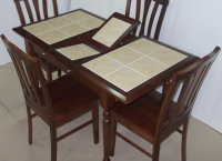 Kuchyňský stůl s dlaždicemi2