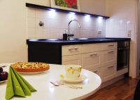 Kuchyně bez horních skříní - design6