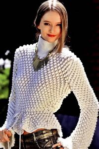 Bijeli pleteni pulover 5