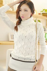 Бял трикотажен пуловер 7