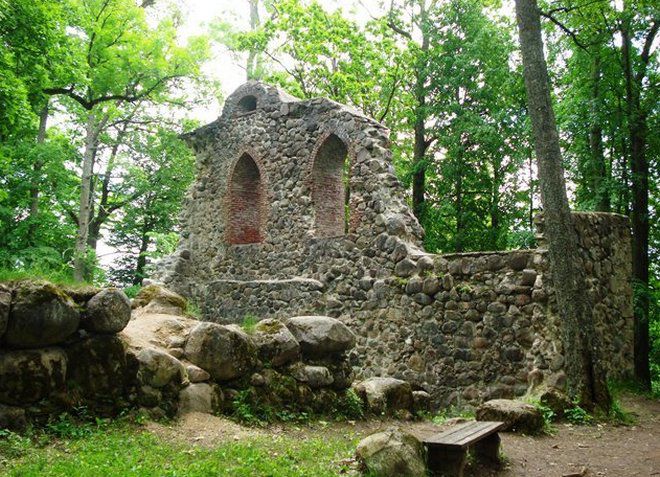 Кримулдский замок - руины, оставшиеся в наши дни