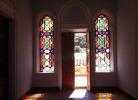 Мозаичные окна во дворце Ла Глорьета