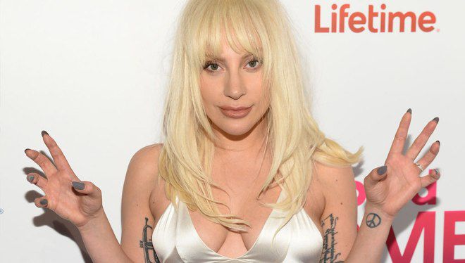 Леди Гага отменила европейское турне из-за сильной боли