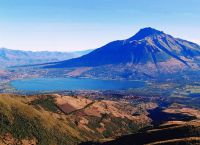 Озеро Сан-Пабло - вид на озеро и вулкан Имбабура