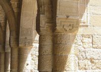 Узоры на колонах в Китионе