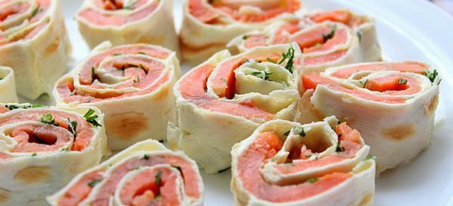 Lavash roll se slaným růžovým lososem