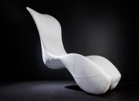 bílá kožená židle2