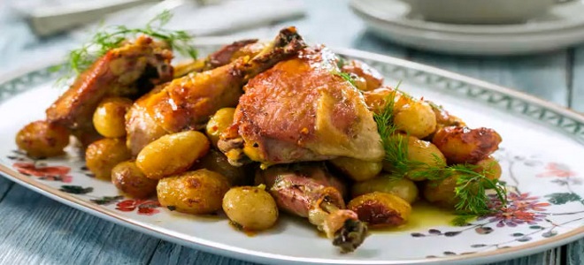 piščančje noge s krompirjem v peči