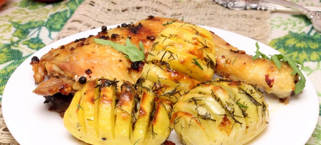 Noga s krompirjem v peči z majonezo