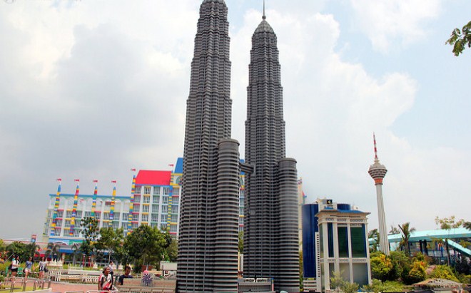 Лего-башни Petronas