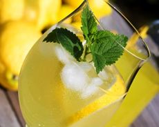 citronové likérové ​​koktejly