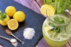 Как да направите лимонада с естрагон и мента и лимон