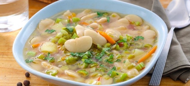Polná fazolová polévka s bílými fazolemi - recept