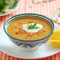 Как да готвя супа от леща на турски с домати
