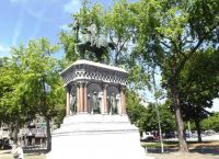Памятник Карлу Великому