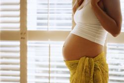 svetlo rjav izpust med nosečnostjo