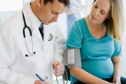 slizniční hnědý výtok během těhotenství
