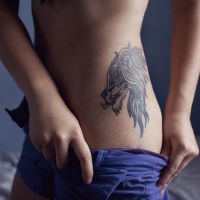co oznacza lew tatuaż