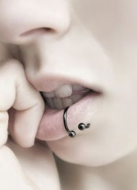 prebadanje zgornje ustnice 8