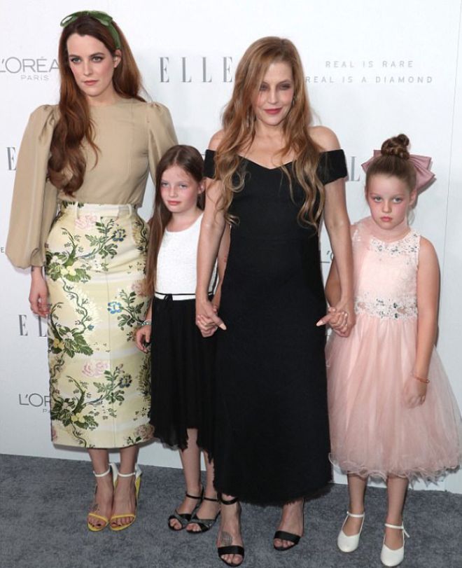 Лиза Мария с дочками на Women In Hollywood Awards