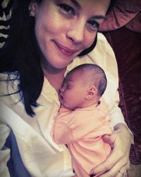 Лив Тайлер с малышкой Лулой Розой