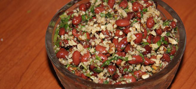 Červený bean lobio salát