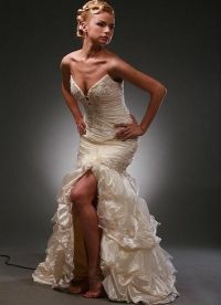 Сватбена рокля с дълъг гръб 3