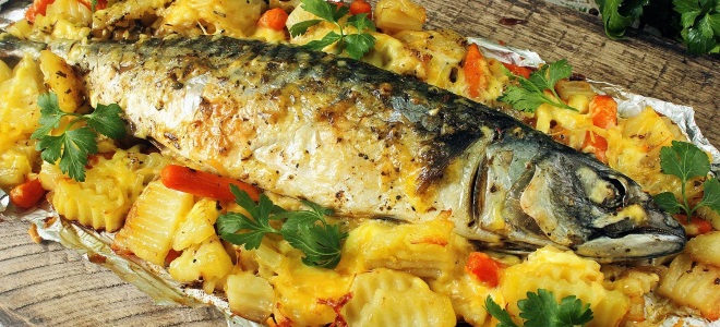 makrela zapiekana z ziemniakami w folii