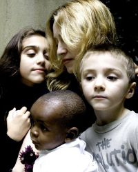 Счастливые времена: Мадонна с дочерью Лурдес, сыновьями Дэвидом и Рокко