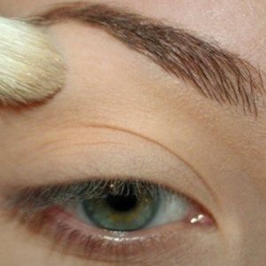 jak zrobić makijaż Megan Fox krok po kroku 1