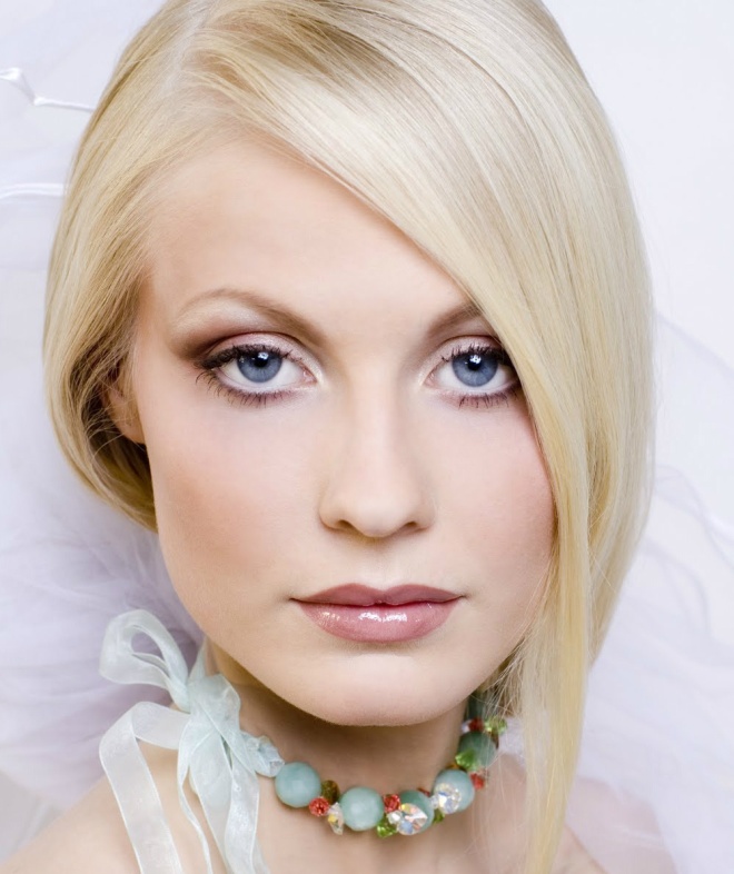 Makijaż dla blondynki o niebieskich oczach 1