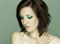 Make-up v odstínech zelené 9