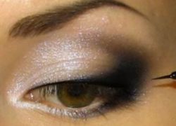 Makeup s černými stíny 4