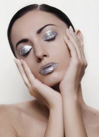 Glitter makeup3