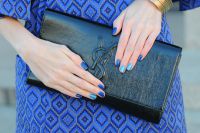 niebieska sukienka manicure 6
