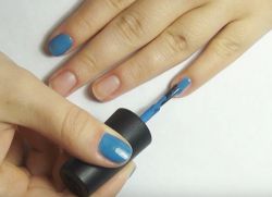 jak zrobić manicure na krótkich paznokciach 1