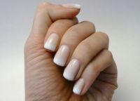 manicure z białym lakierem9